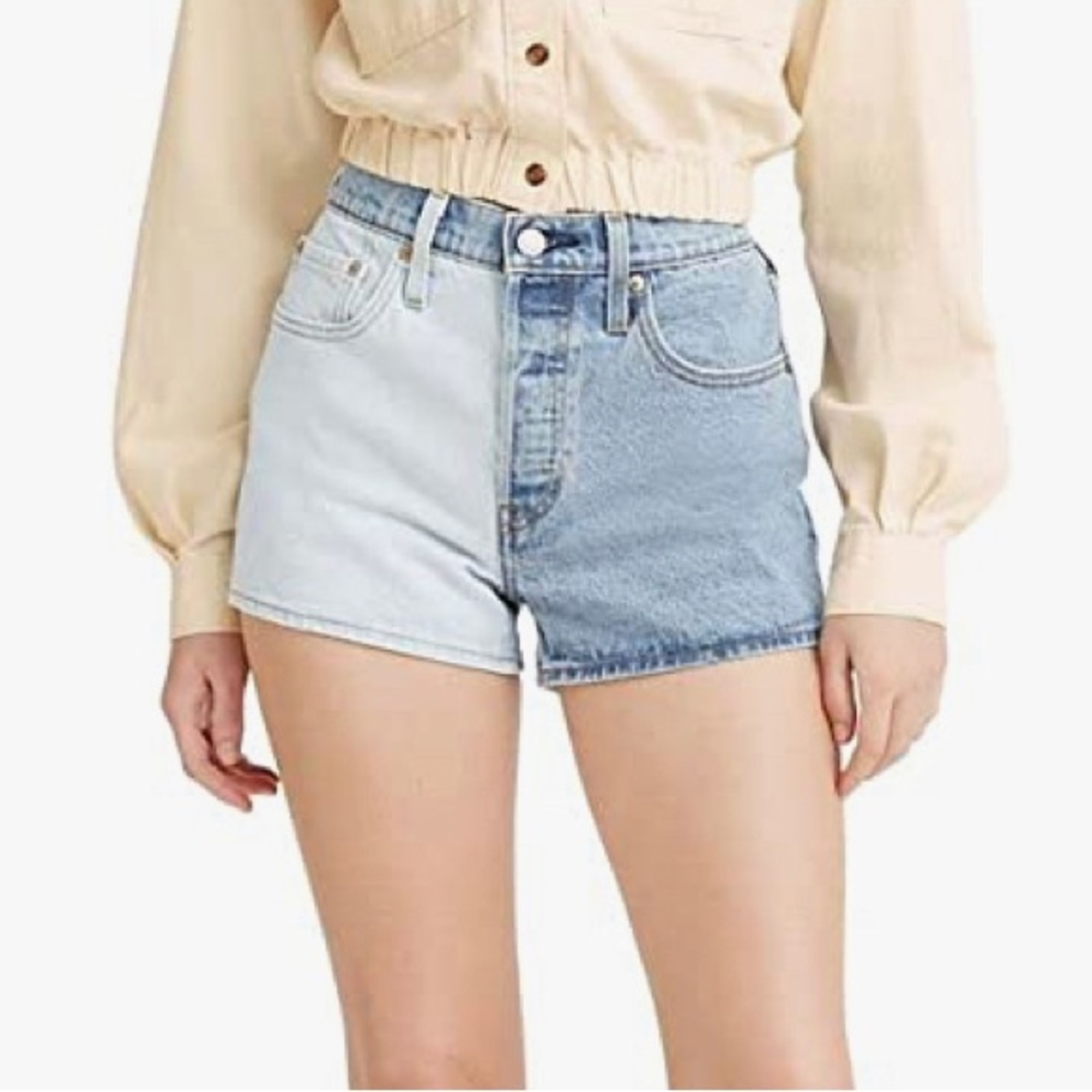 NWT Two-Toned Levi’s Denim Shorts